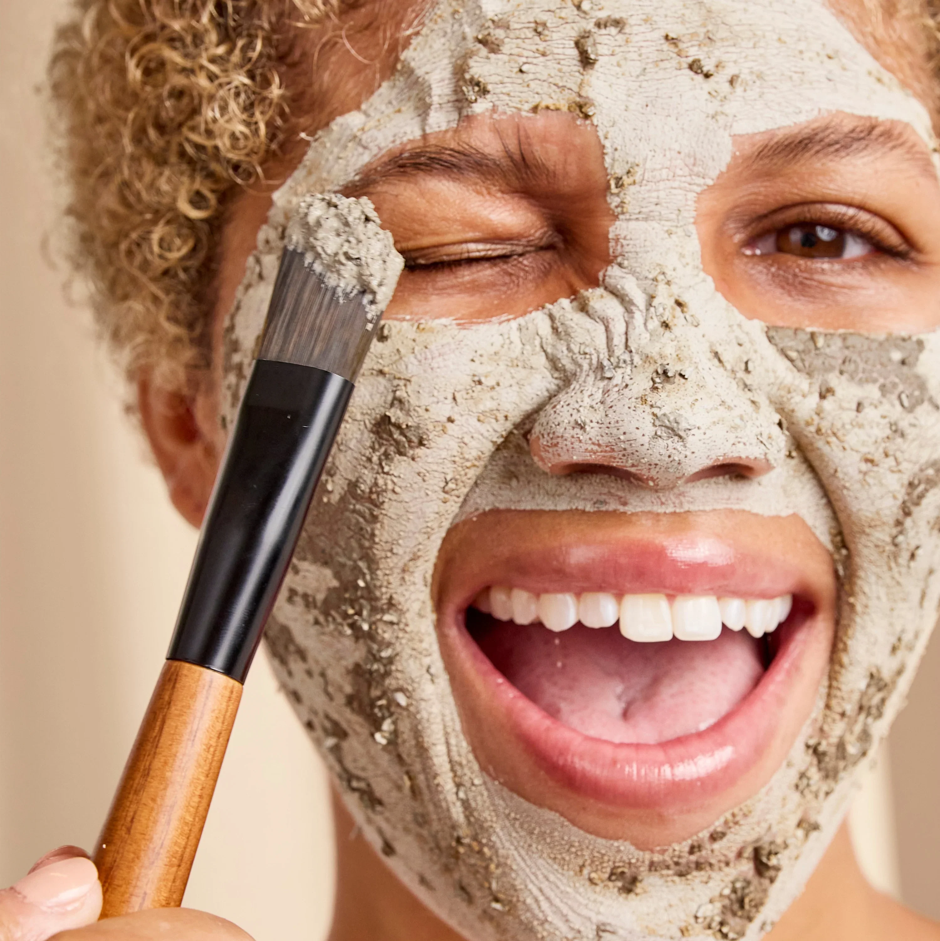 Himalayan Charcoal Purifying Glow Mask - Image 5